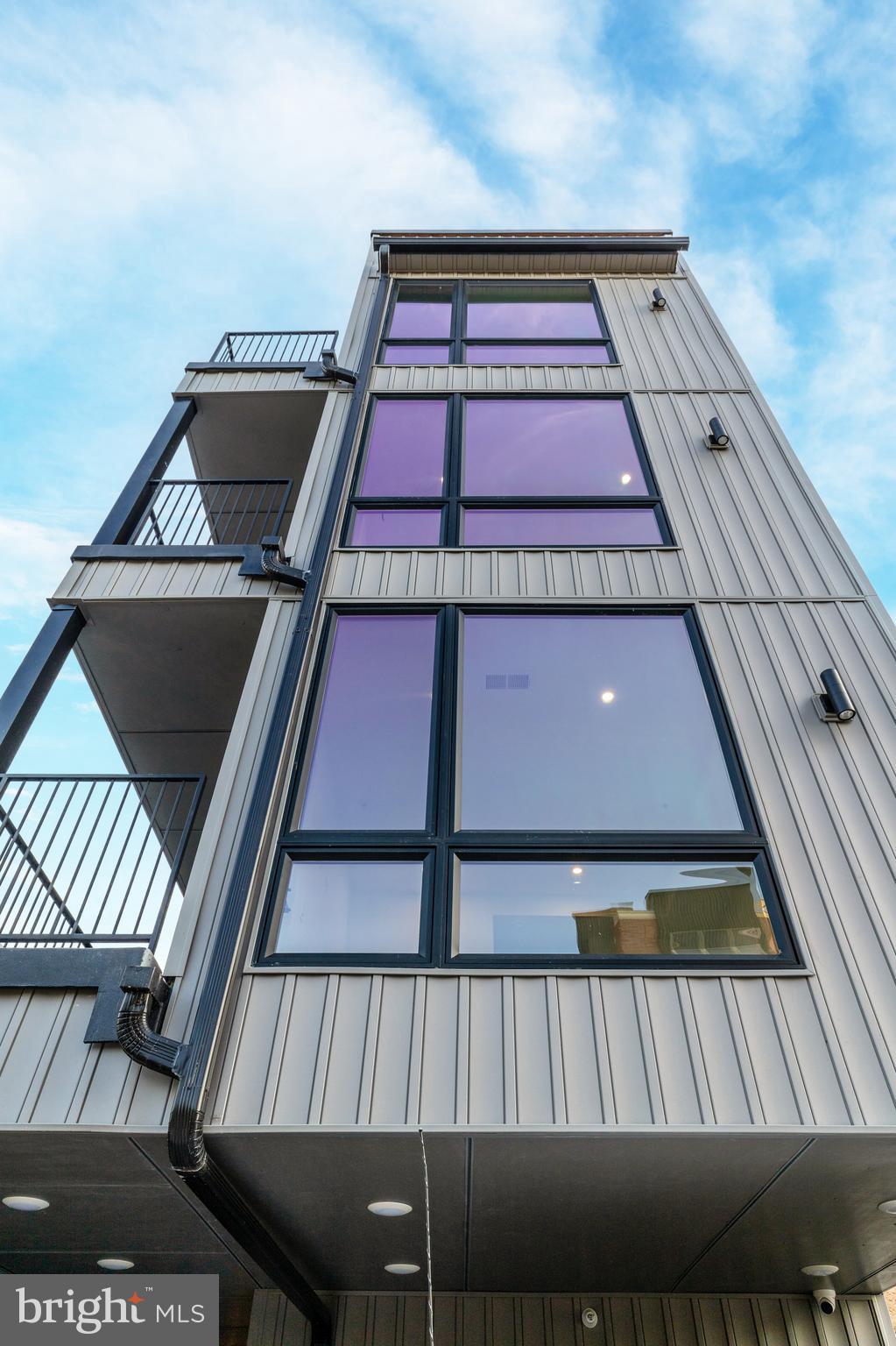 1527 OGDEN STREET A