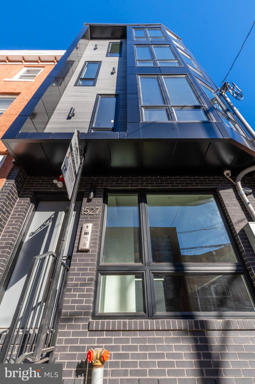 1527 OGDEN STREET A