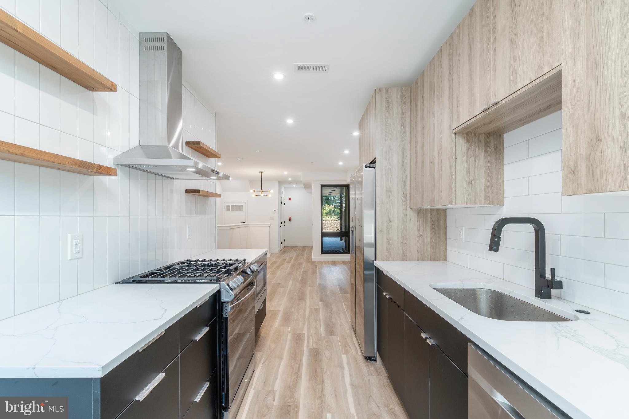 1527 OGDEN STREET A