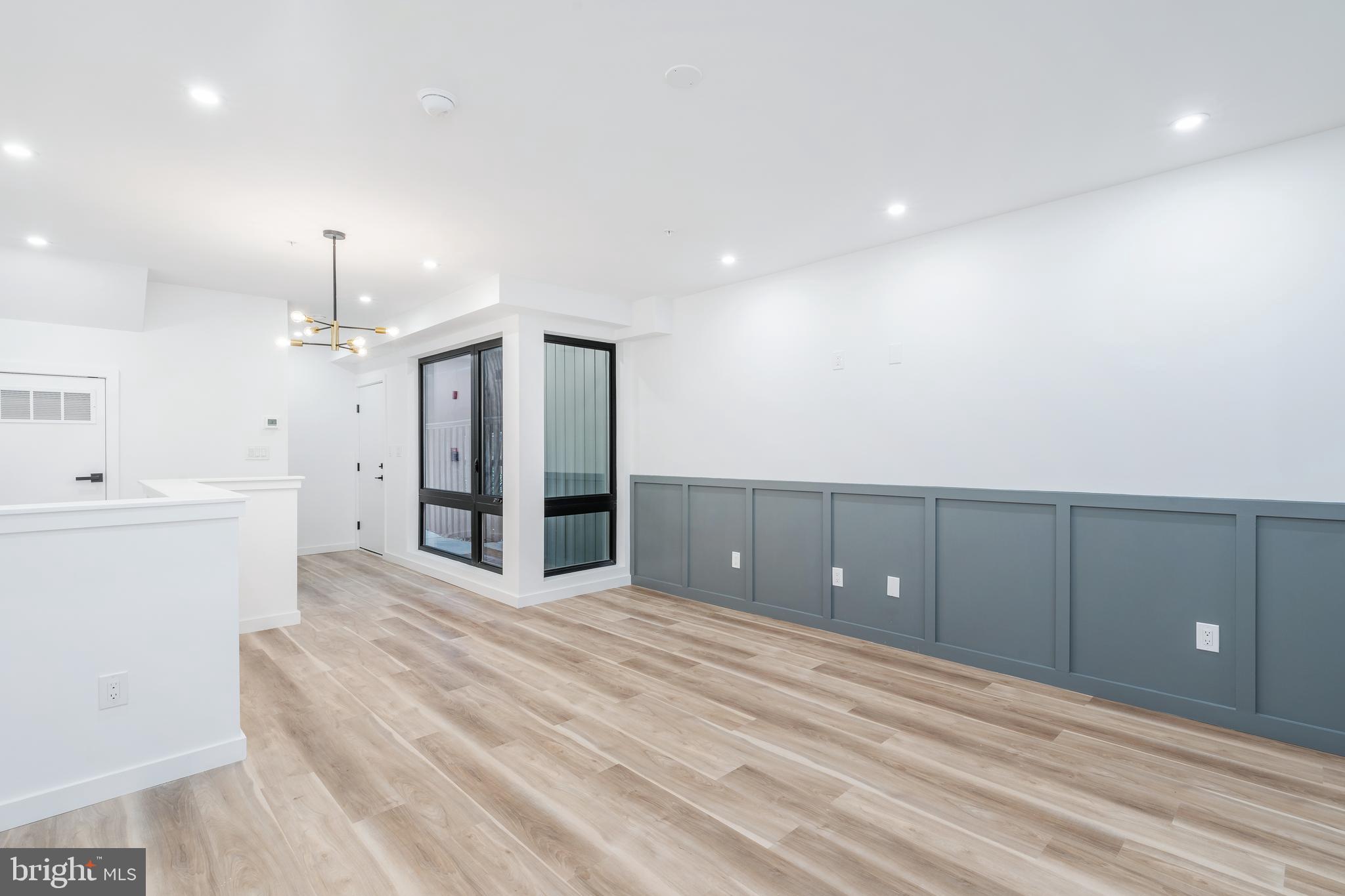 1527 OGDEN STREET A