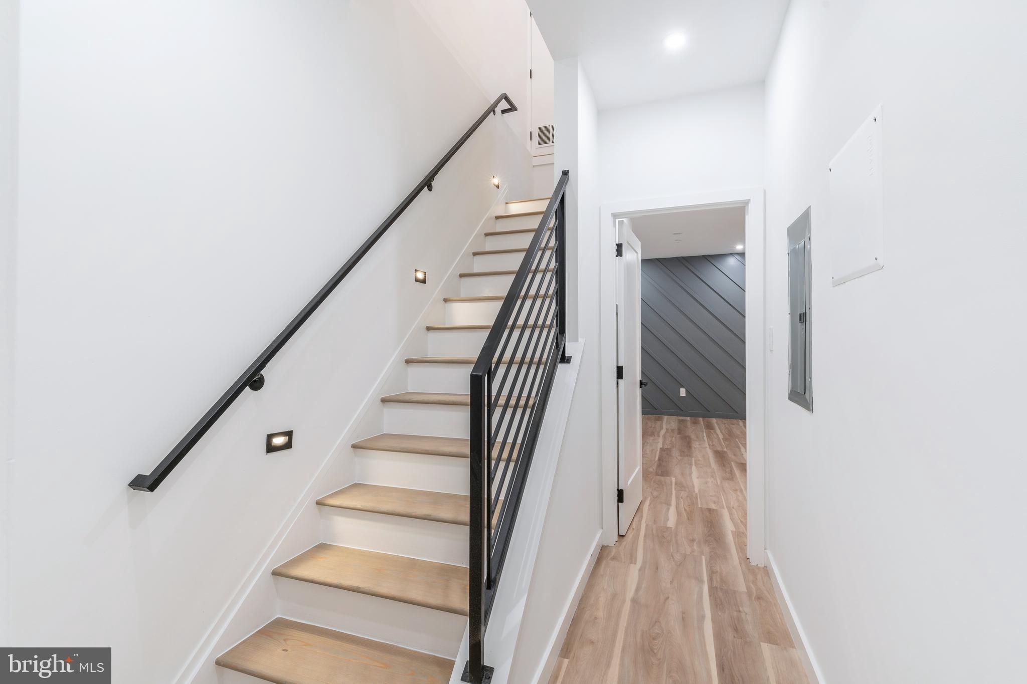 1527 OGDEN STREET A