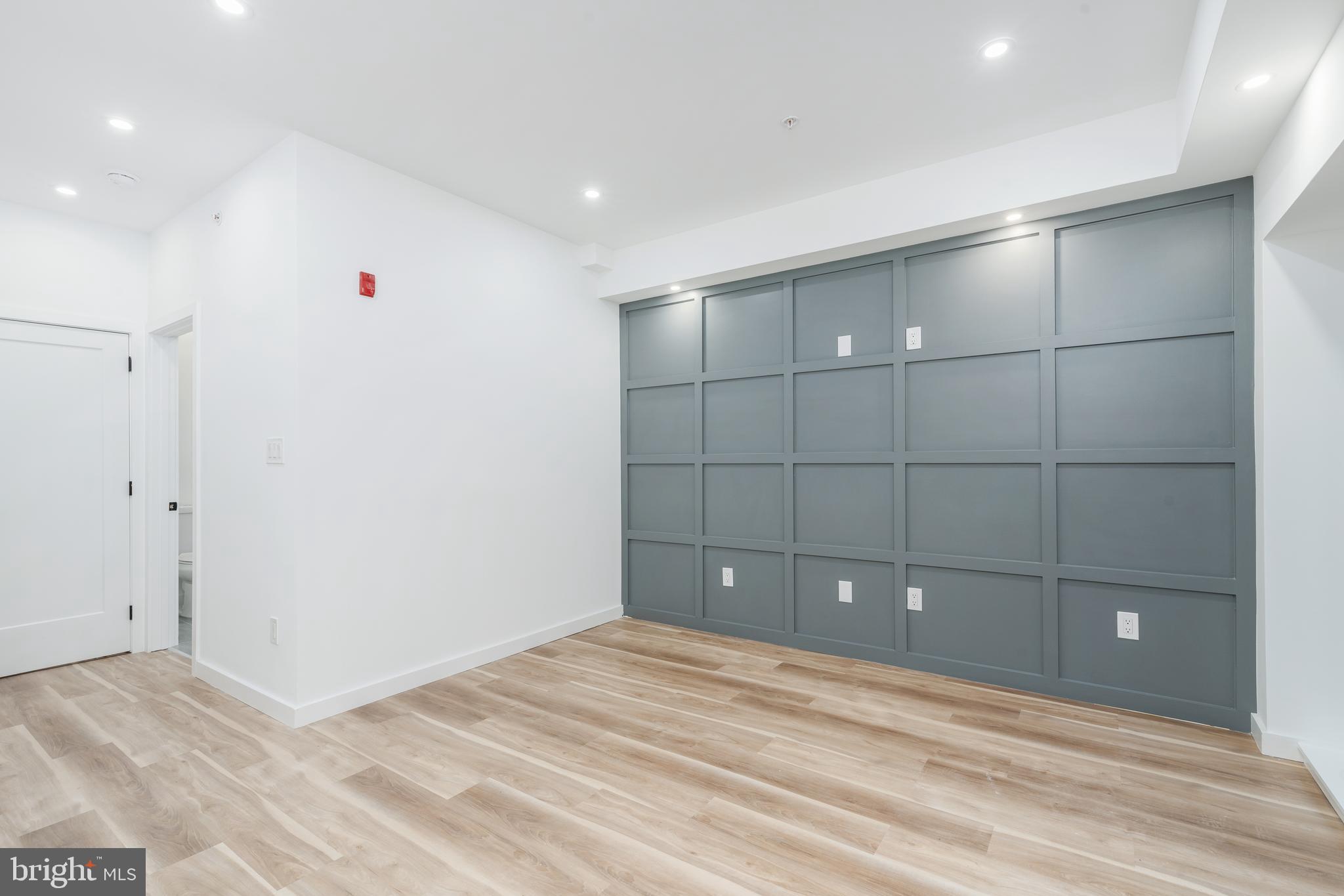 1527 OGDEN STREET A