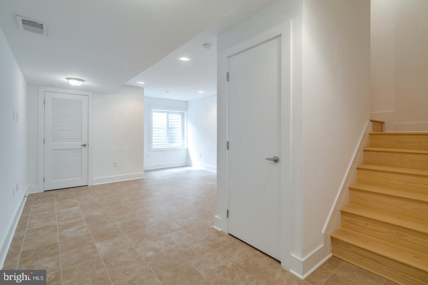 918 N FRONT STREET