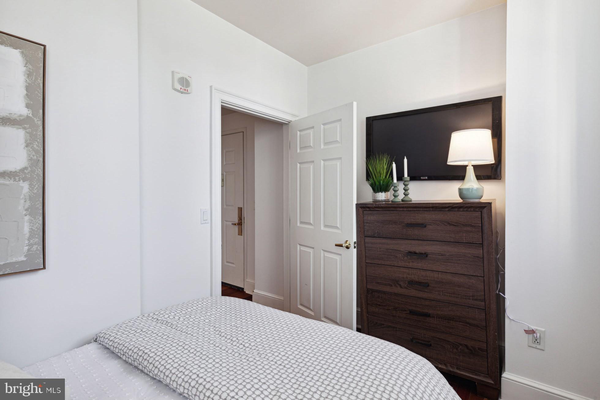 1500 CHESTNUT STREET 14H