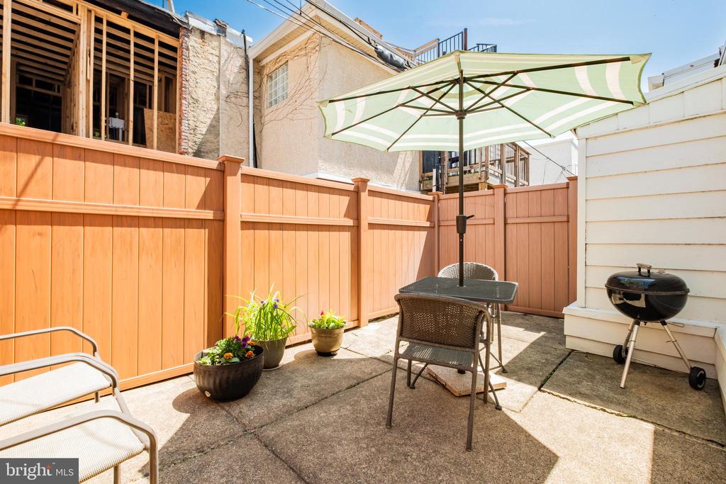 1119 E MONTGOMERY AVENUE