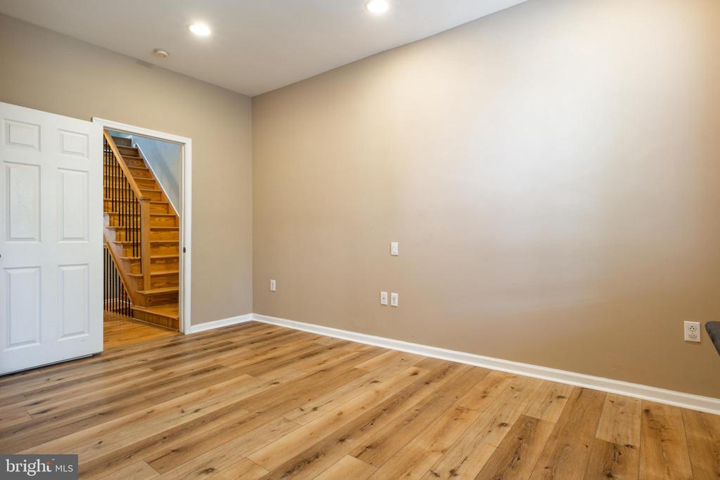 1119 E MONTGOMERY AVENUE