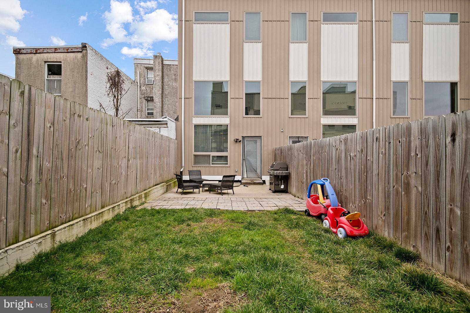 2427 E DAUPHIN STREET