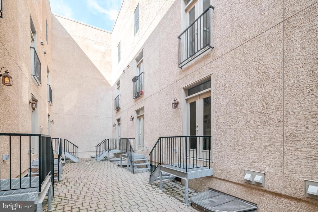 2012 W GIRARD AVENUE UNIT 2B