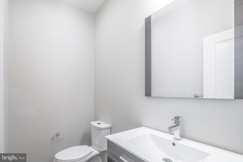 2012 W GIRARD AVENUE UNIT 2B