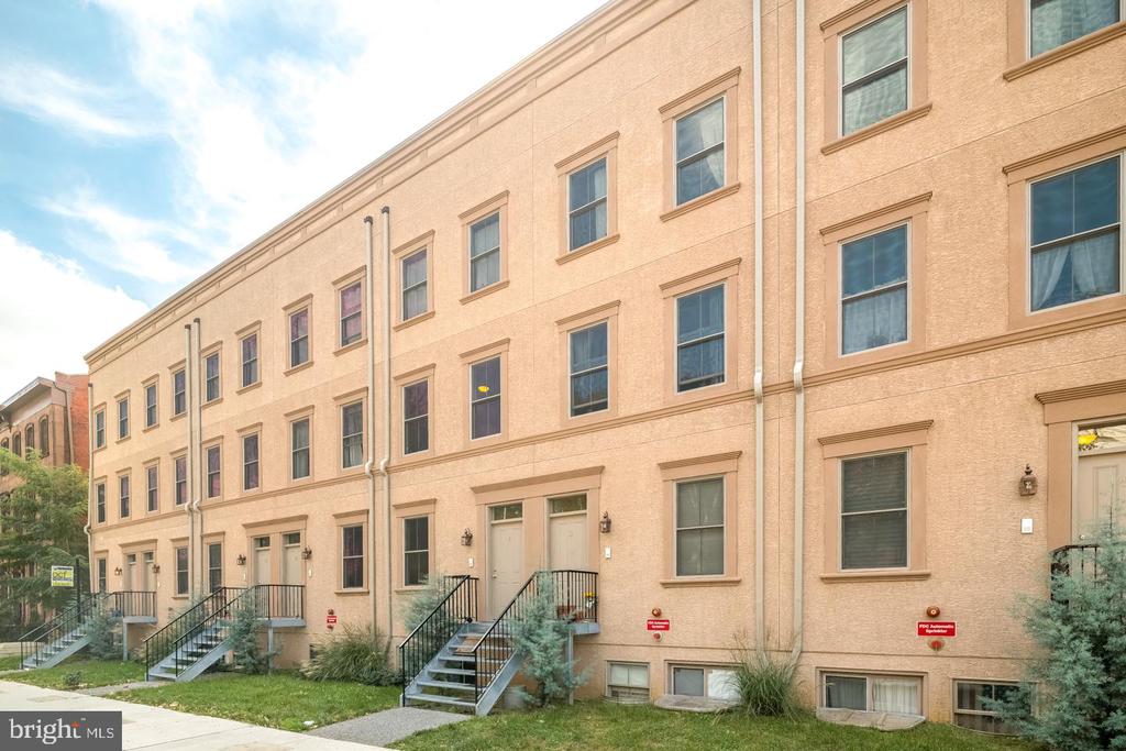 2012 W GIRARD AVENUE UNIT 2B