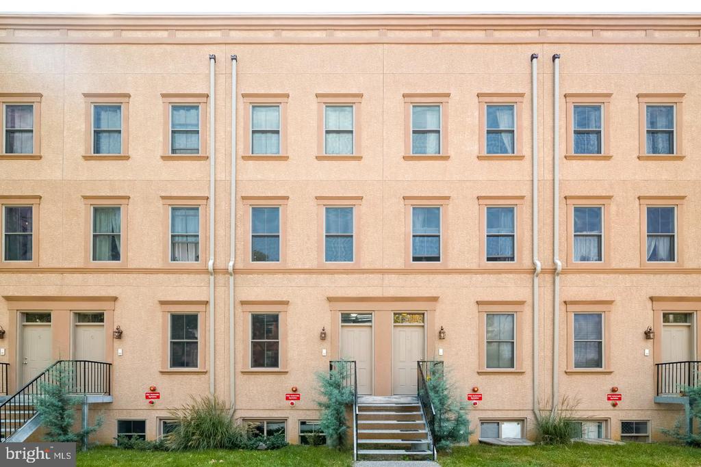 2012 W GIRARD AVENUE UNIT 2B