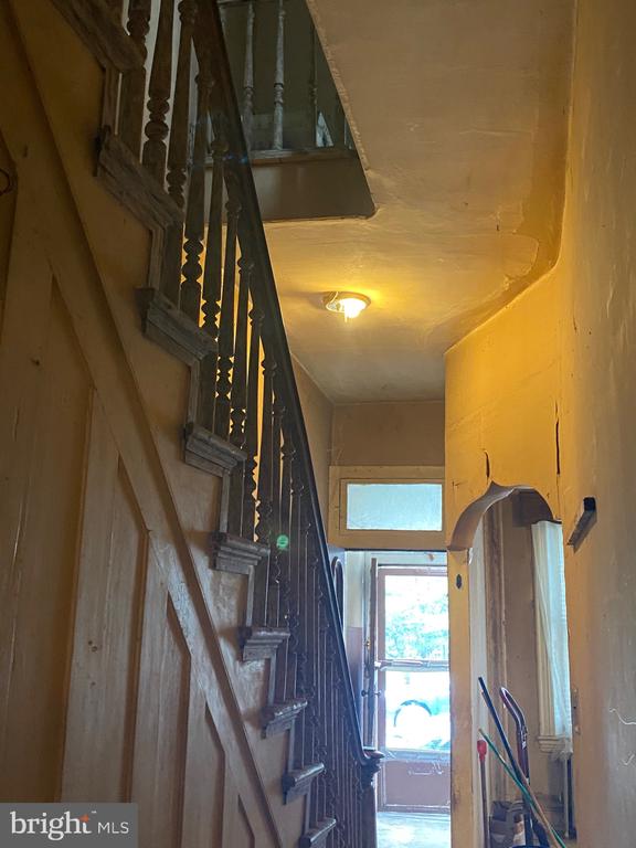 1447 E COLUMBIA AVENUE