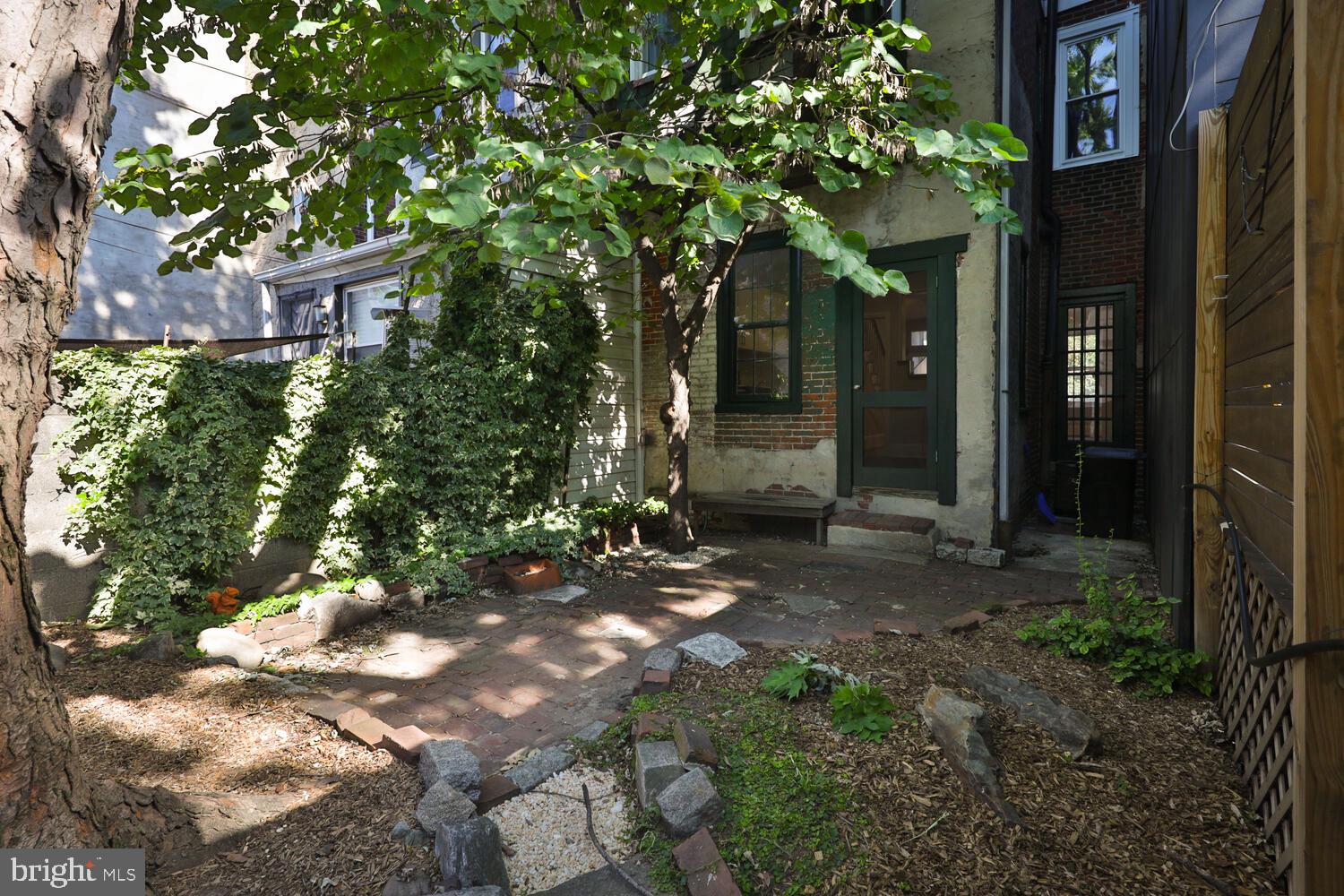 2224 CATHARINE STREET
