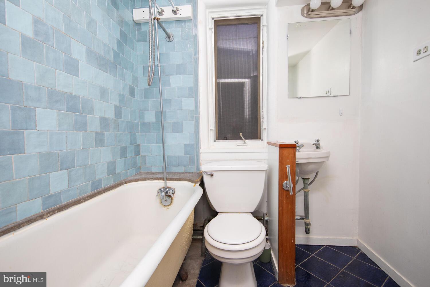 2224 CATHARINE STREET