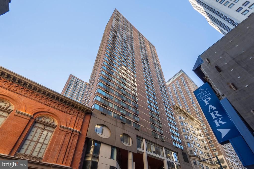 1420 LOCUST STREET 33B