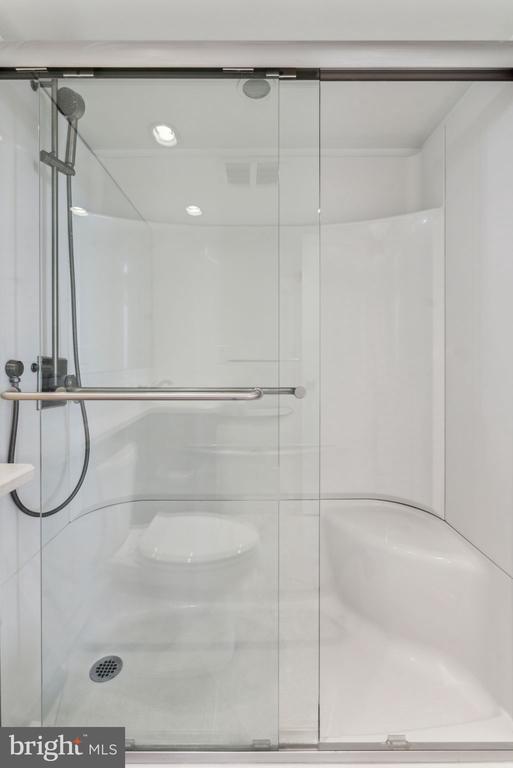 1420 LOCUST STREET 33B