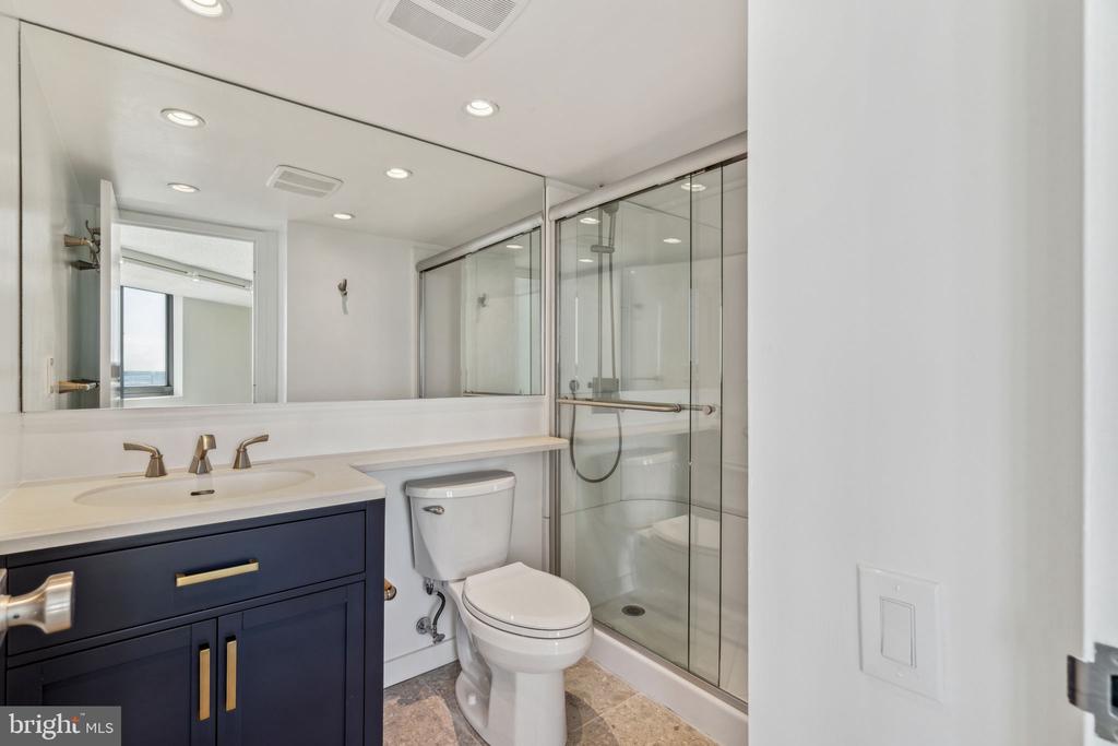 1420 LOCUST STREET 33B