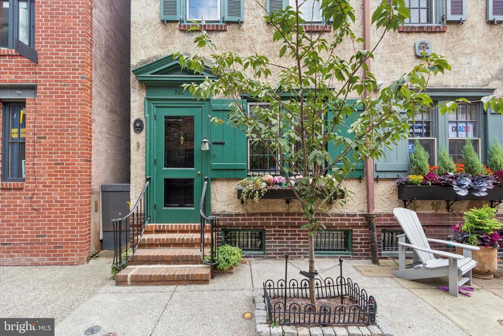 253 S VAN PELT STREET
