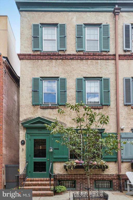 253 S VAN PELT STREET
