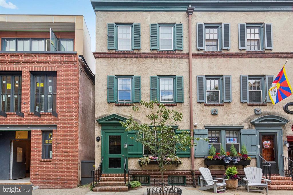 253 S VAN PELT STREET