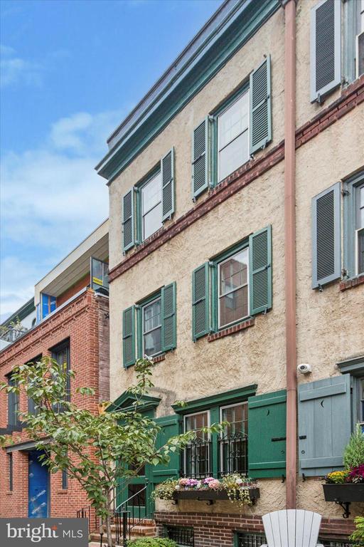 253 S VAN PELT STREET