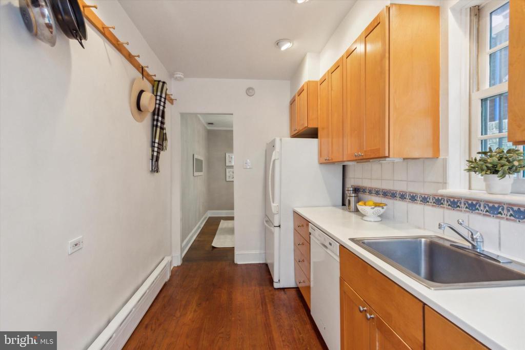 253 S VAN PELT STREET