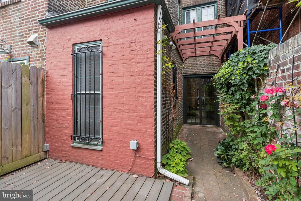 253 S VAN PELT STREET