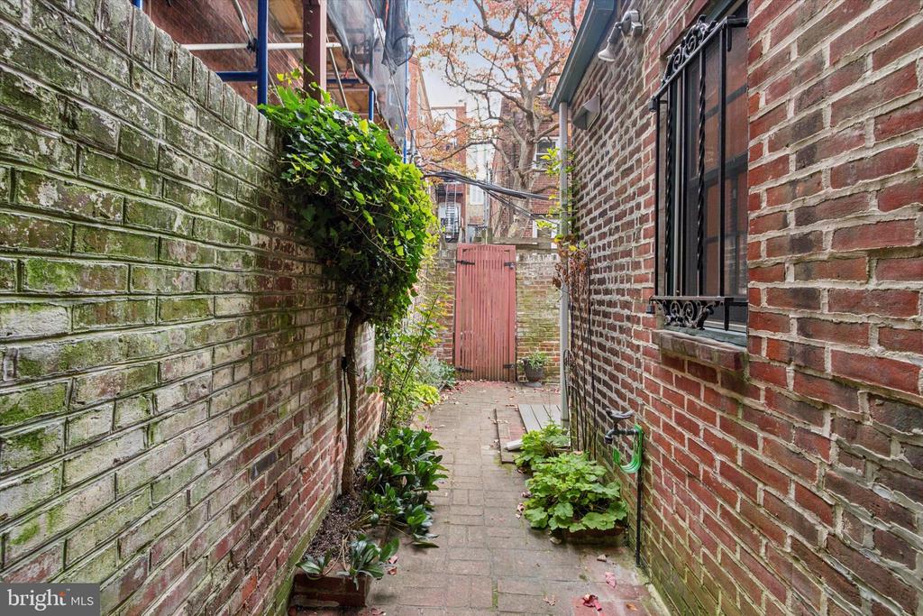253 S VAN PELT STREET