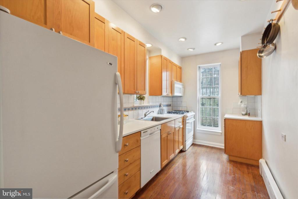 253 S VAN PELT STREET