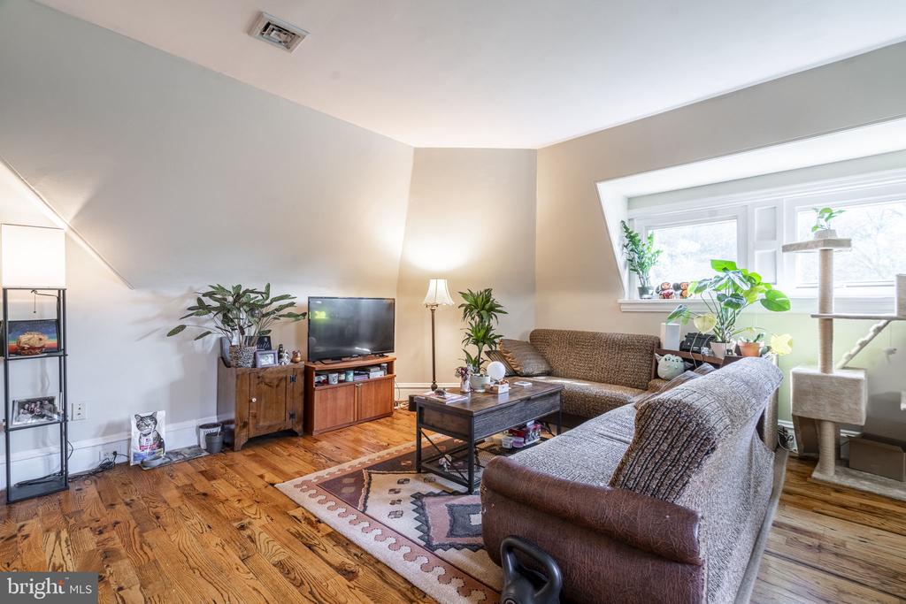 5335 KNOX STREET