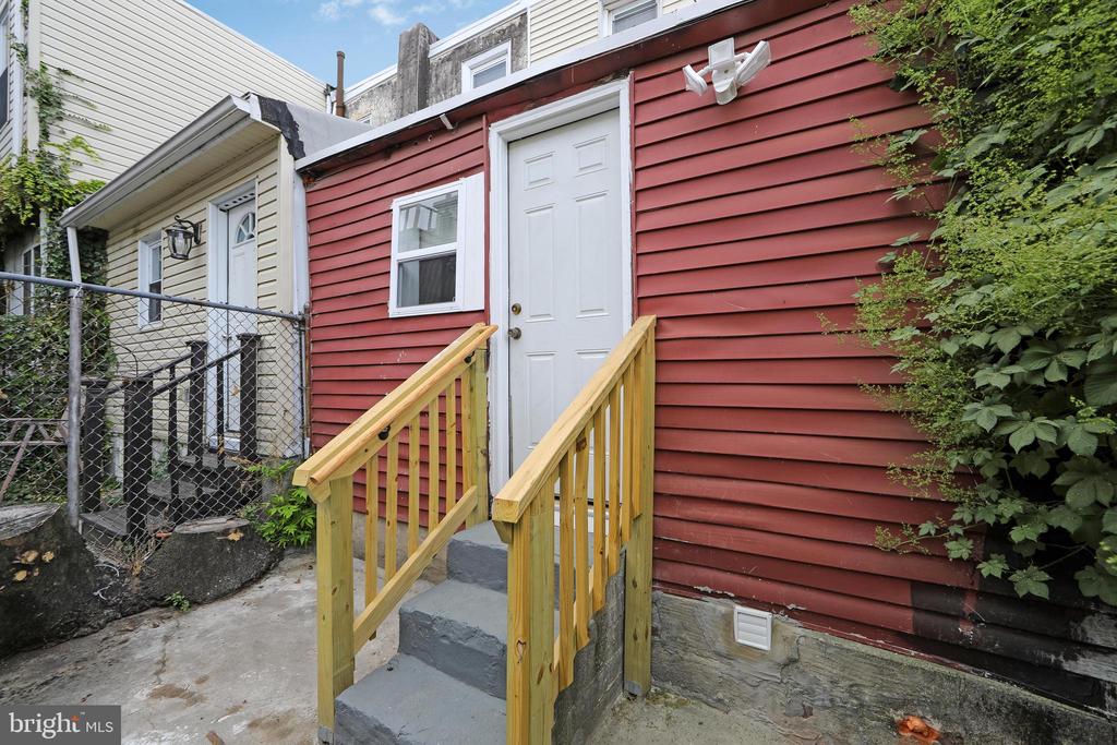 810 LIVINGSTON STREET