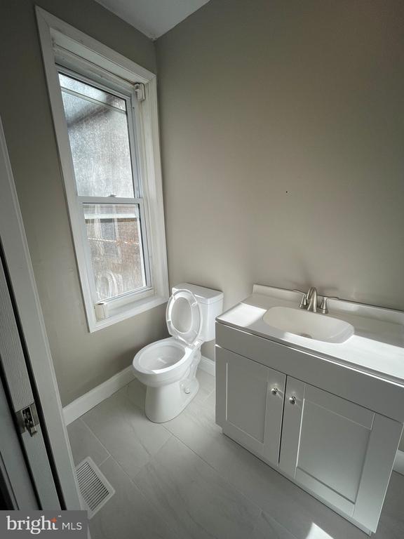 6142 LARCHWOOD AVENUE UNIT 1