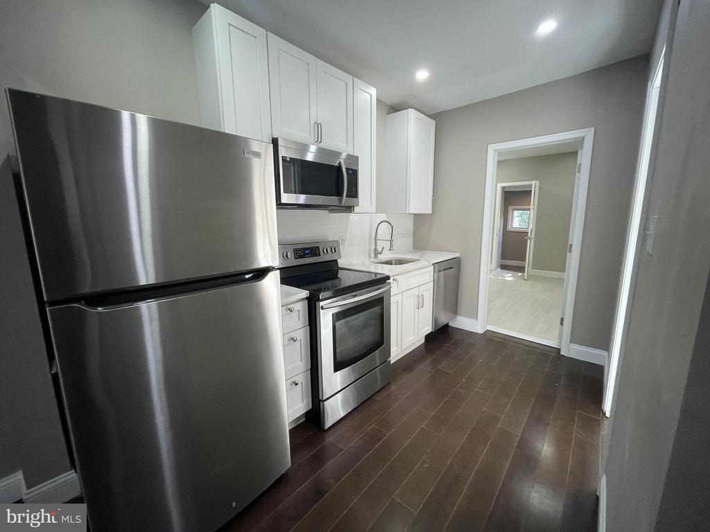 6142 LARCHWOOD AVENUE UNIT 1