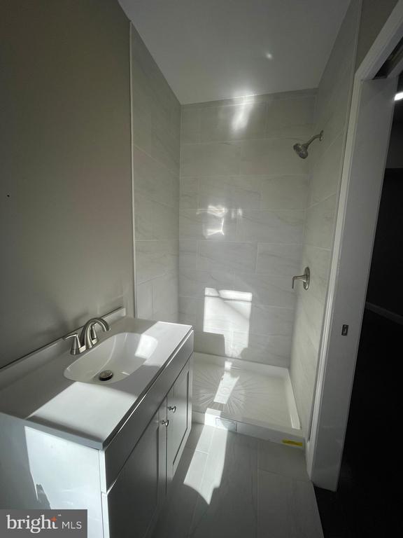 6142 LARCHWOOD AVENUE UNIT 1