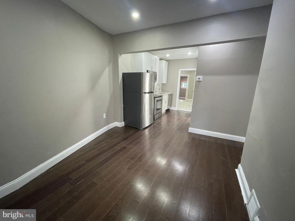 6142 LARCHWOOD AVENUE UNIT 1