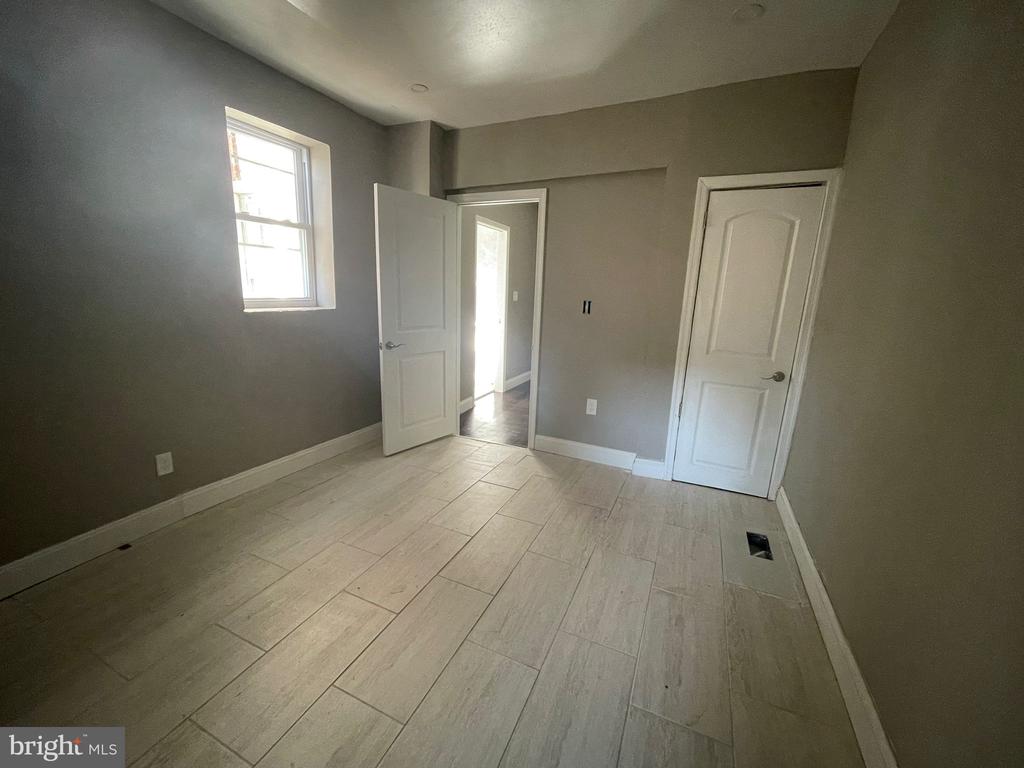 6142 LARCHWOOD AVENUE UNIT 1