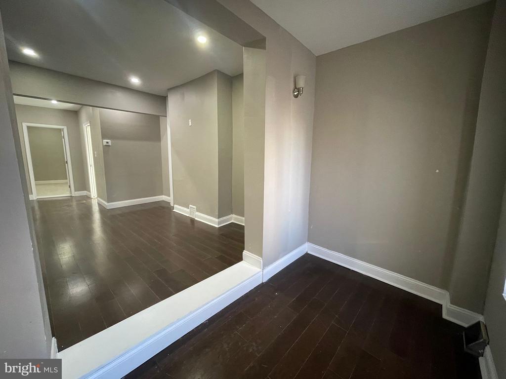 6142 LARCHWOOD AVENUE UNIT 1