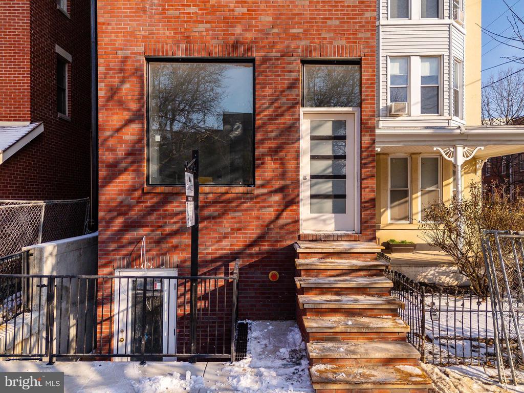 903 CORINTHIAN AVENUE 4