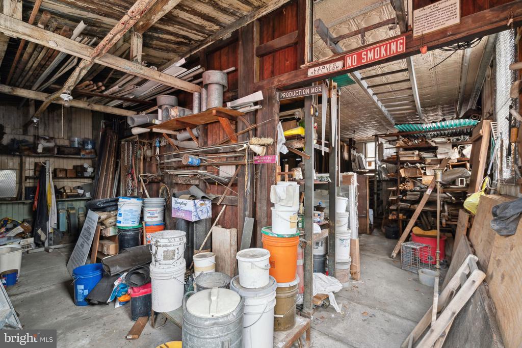 2721 E WESTMORELAND STREET