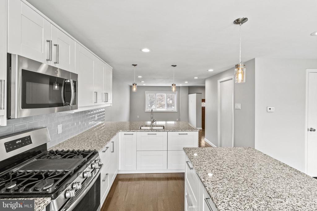 825 N 6TH STREET