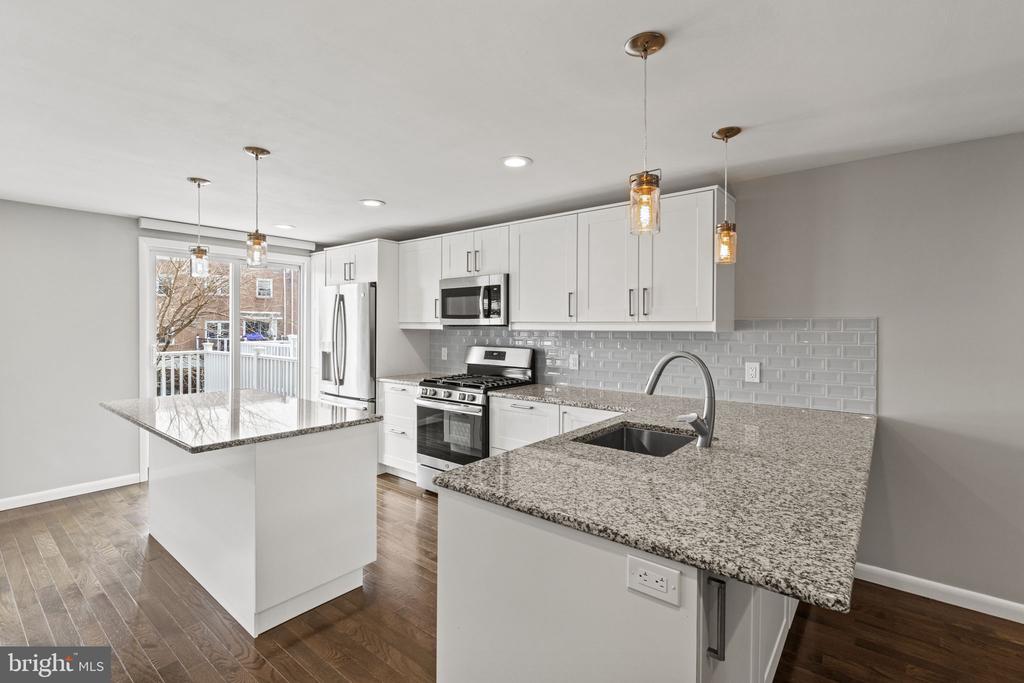 825 N 6TH STREET