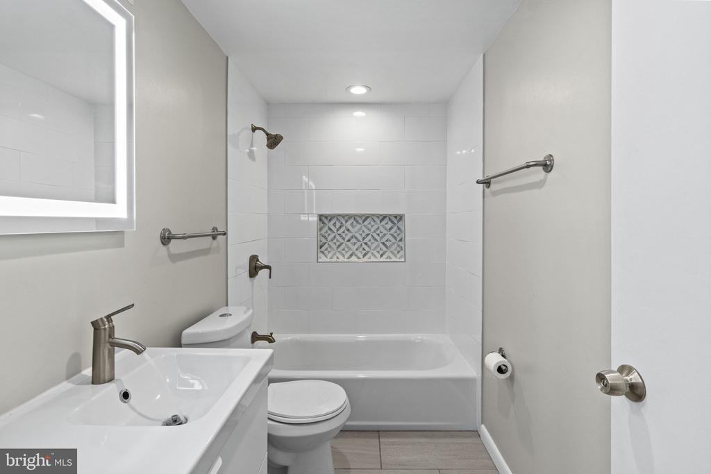 825 N 6TH STREET