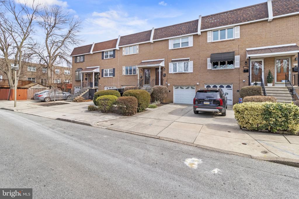 825 N 6TH STREET