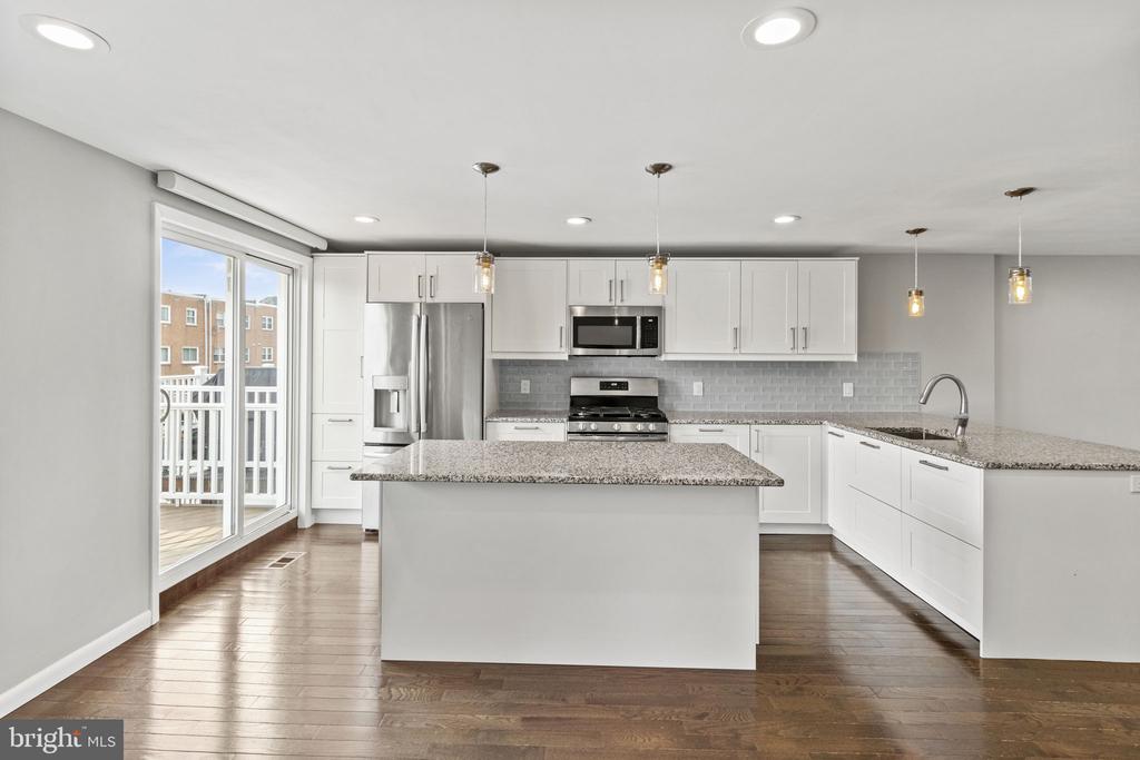 825 N 6TH STREET