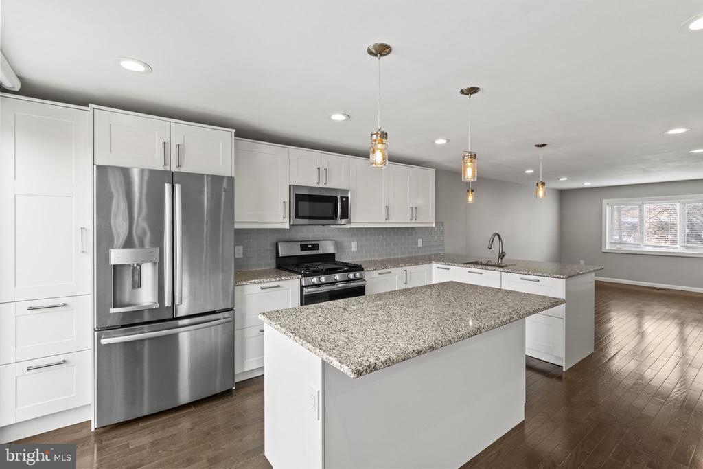 825 N 6TH STREET