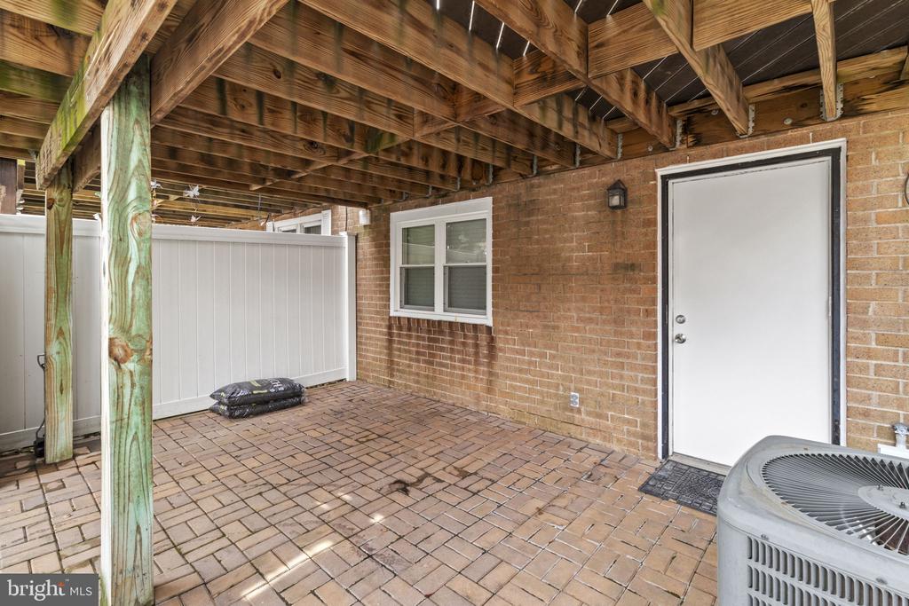 825 N 6TH STREET