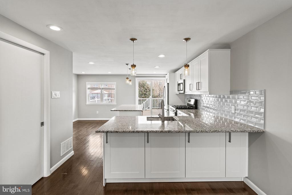 825 N 6TH STREET