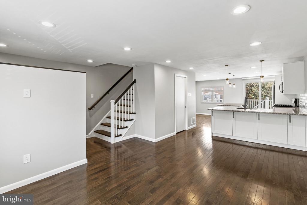 825 N 6TH STREET