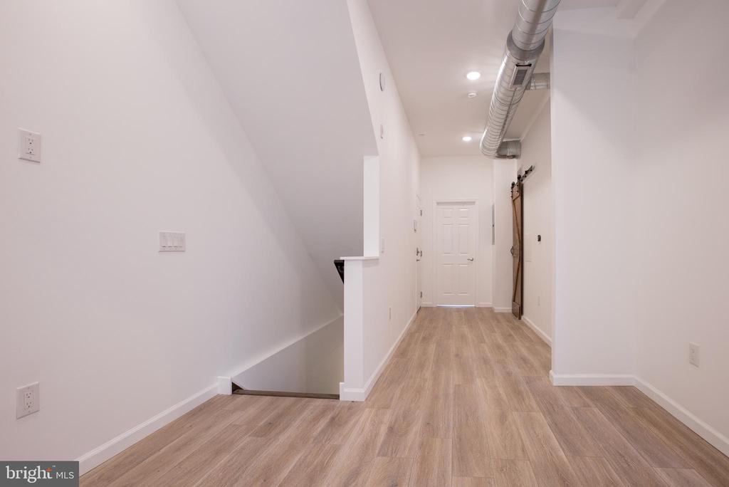 1611 SWAIN STREET 1