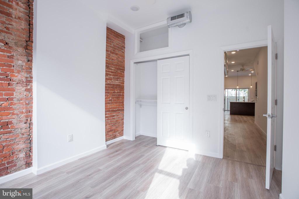 1611 SWAIN STREET 1